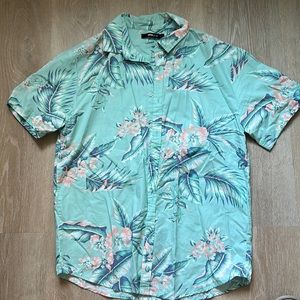 Fashion nova men’s shirt size L